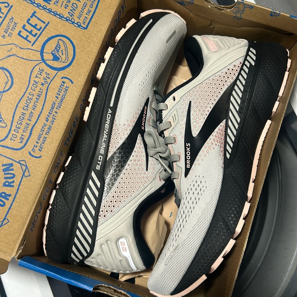 Running sneakers. Brooks brand. Women’s size 11. New with box